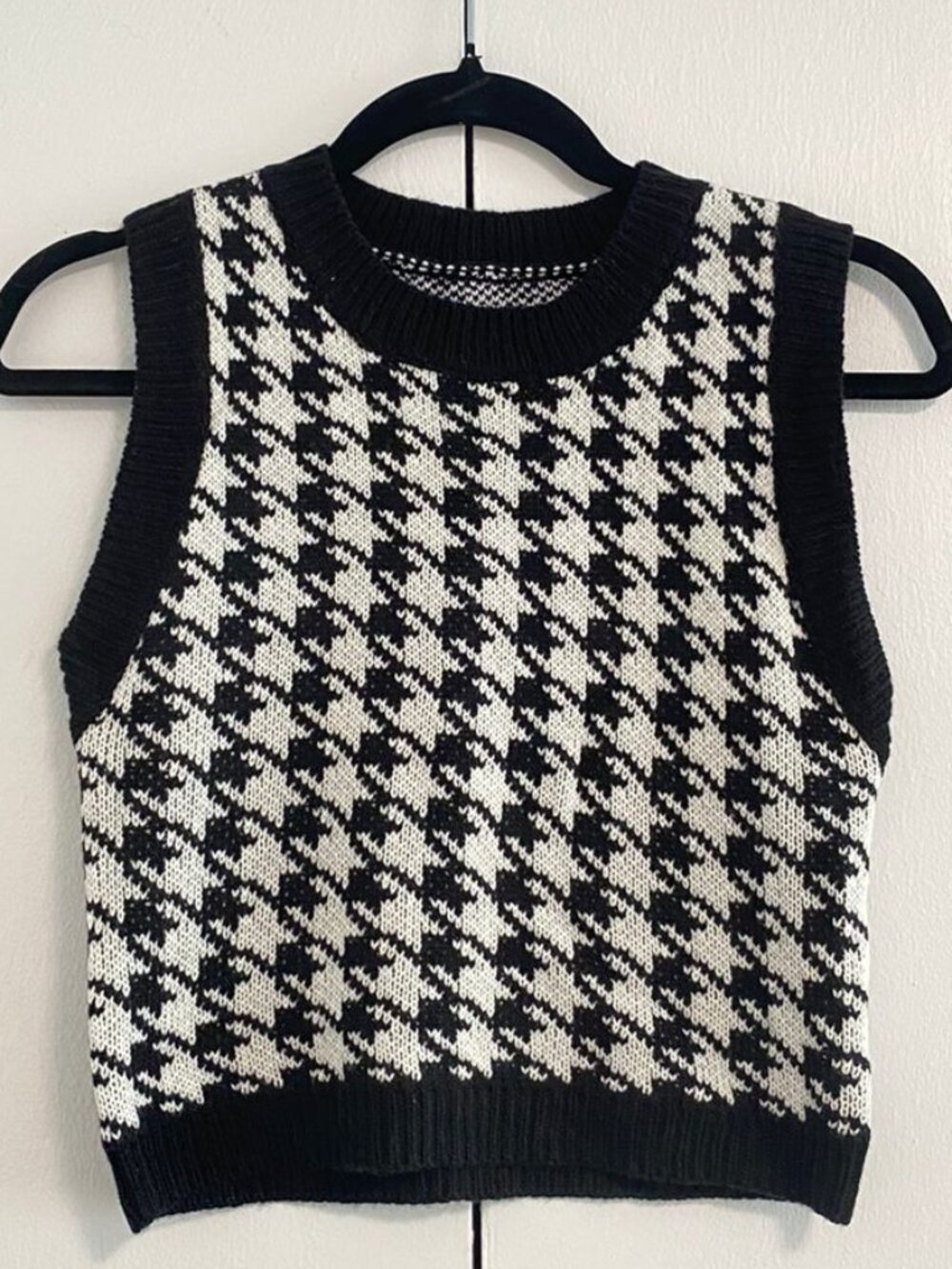 Black & White Houndstooth Knit Sweater Vest (Cropped)